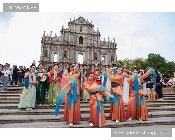 澳门巴黎人欢迎全球游客前来探索融合中西文化的豪华度假胜地，开启难忘的旅程
