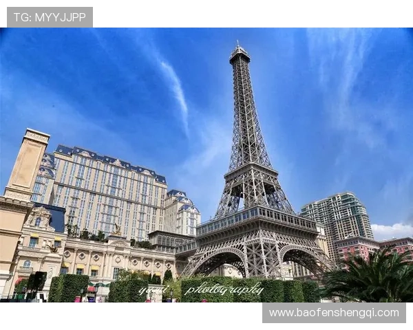 澳门巴黎人英文版指南，提供完整的英文介绍和实用的旅游信息，方便国际游客使用